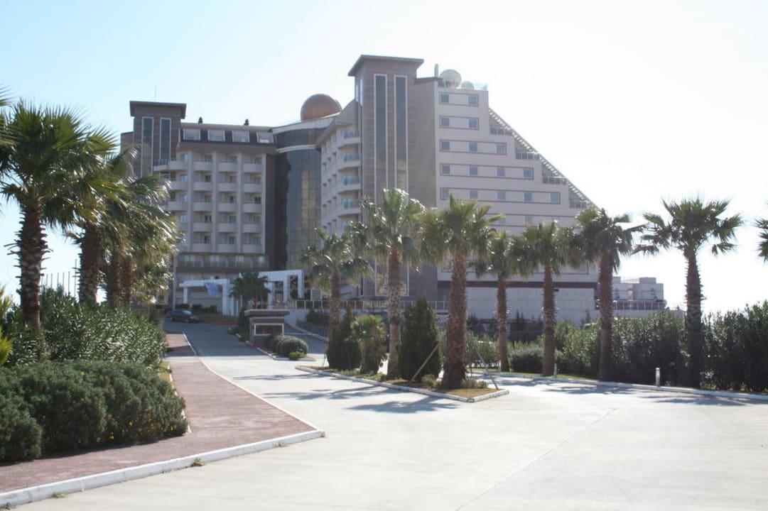 Auffahrt Saturn Palace Resort Hotel