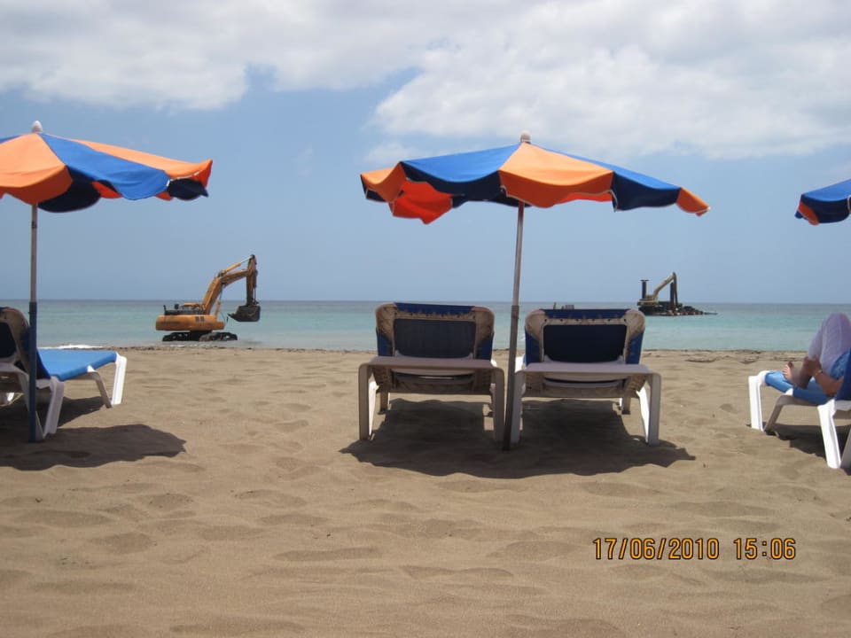 Bagger am Strand Aparthotel Costa Mar