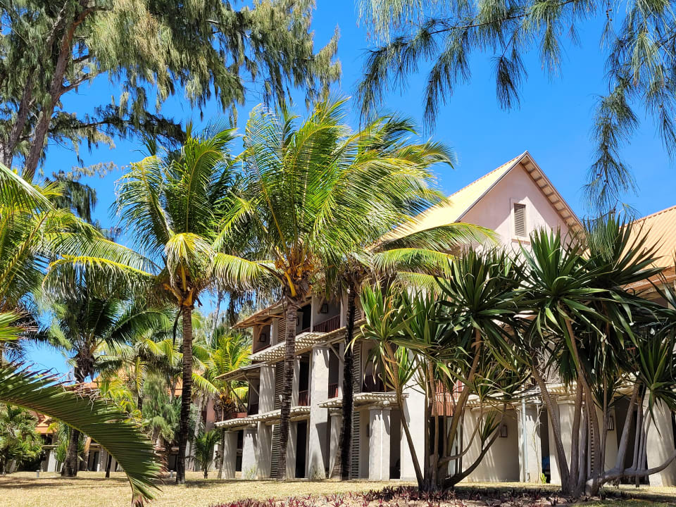 Gastro Crystals Beach Resort Belle Mare, a member of Radisson Individuals