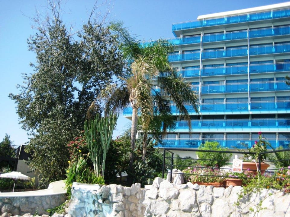 Kleiner Wasserfall Hotel Calypso Beach