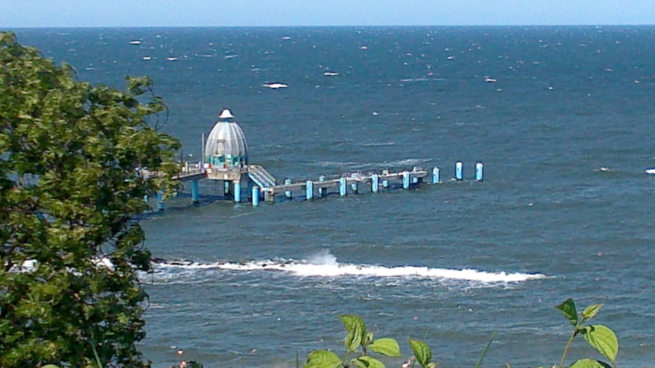 Seebrücke mit Tauchgondel, blick vom Zimmer Hotel Bernstein Rügen