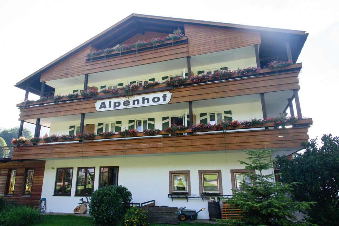 Außenansicht Alm- & Wellnesshotel Alpenhof