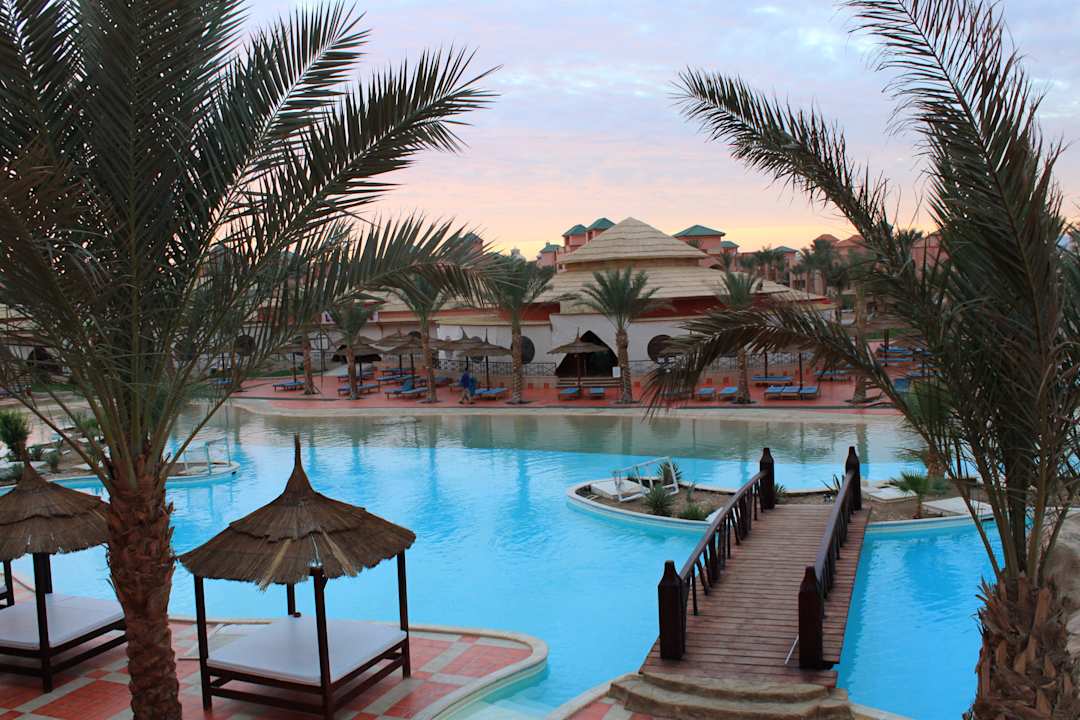 Вид из 3 корпуса Pickalbatros Aqua Vista Resort - Hurghada