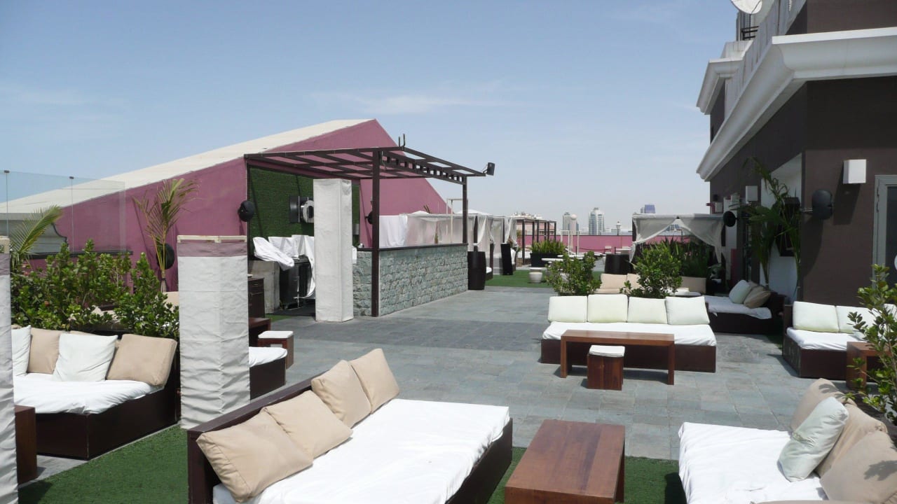 Poolarea auf dem Dach Hotel Royal Ascot