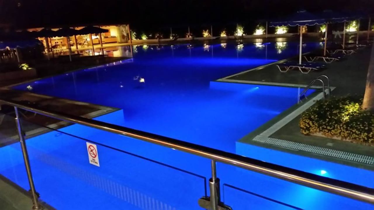 Hauptpool bei Nacht Mitsis Faliraki
