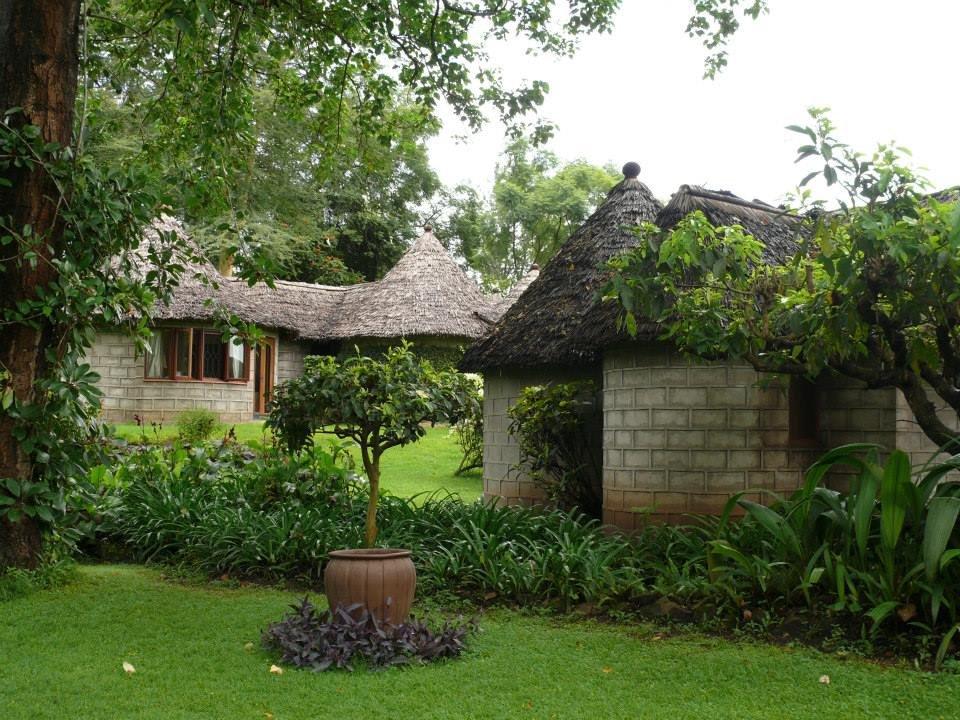 Blick auf die Bungalows Arusha Serena Hotel
