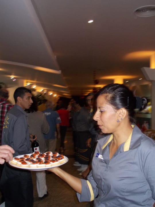 Empfang mit Häppchen beim Weihnachtsdinner allsun App.-Hotel Esquinzo Beach