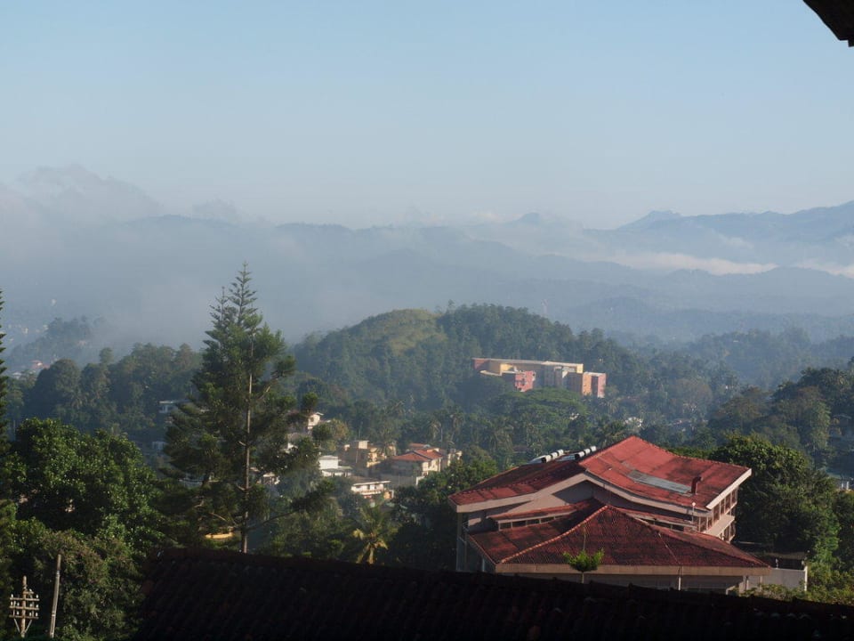 Blick über Kandy Hotel Topaz