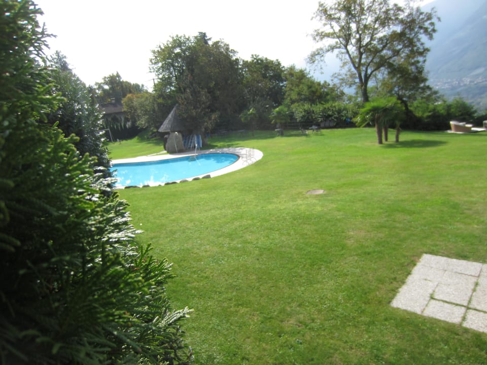 Garten- und Poolanlage Breakfast Hotel Traubenheim
