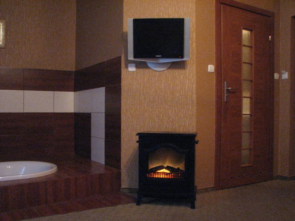 Kominek w pokoju Hotel Azzun Orient SPA & Wellness