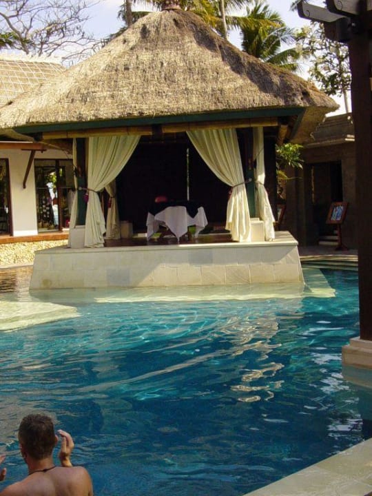 kleiner Pool neben dem Spa Tempel Puri Santrian