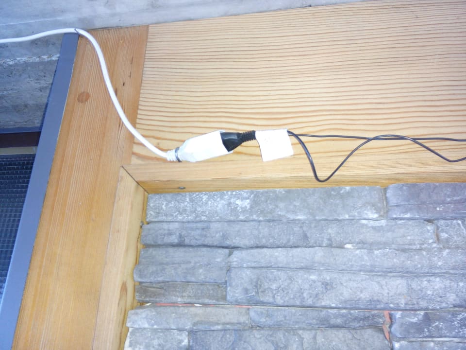 Die Bestromung zur Aussenbeleuchtung Jungfrau Lodge, Swiss Mountain Hotel