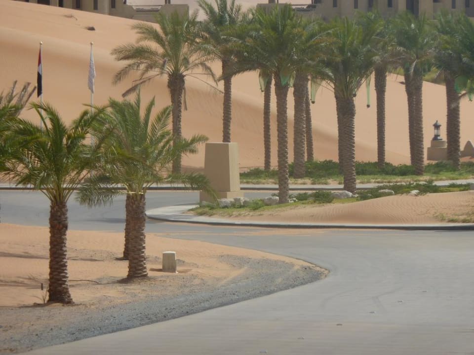Der Weg zum Hotel Qasr Al Sarab Desert Resort by Anantara