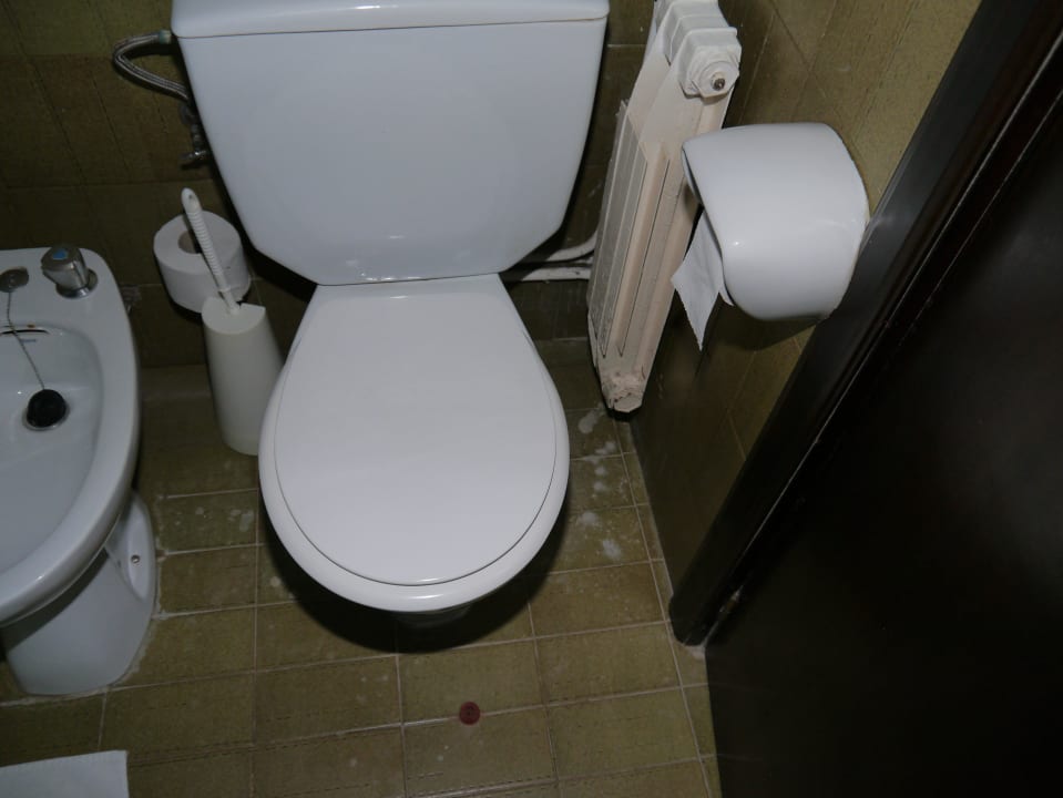 Ecklige Flecken im Bad Hotel Club S'Illot