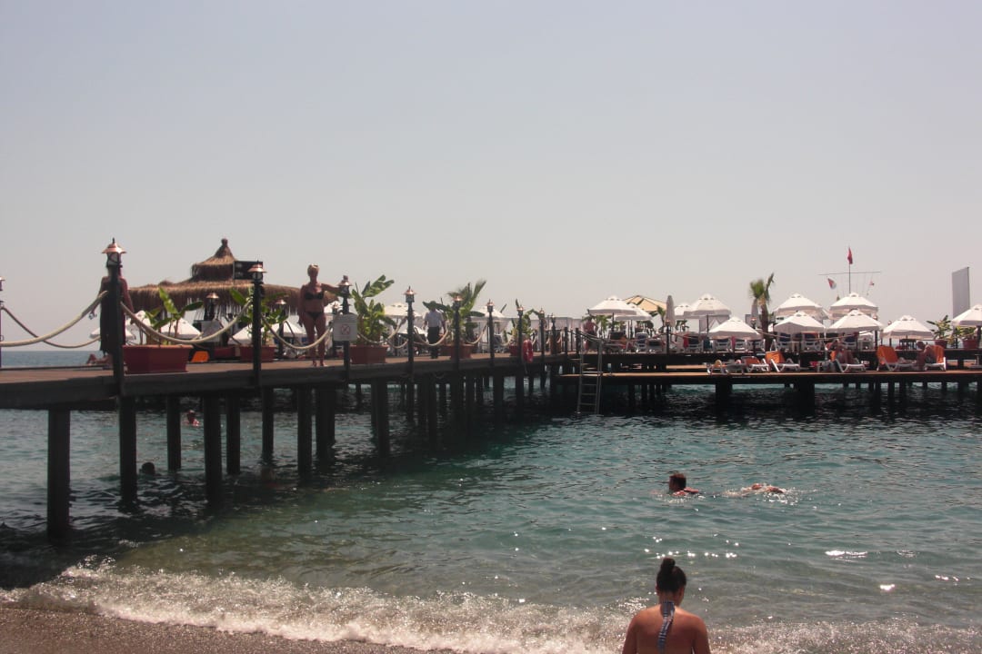 Pier Emelda Sun Club