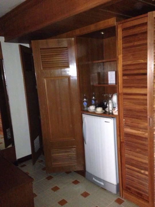 Schränke und Minibar Best Western Premier Bangtao Beach Resort & Spa