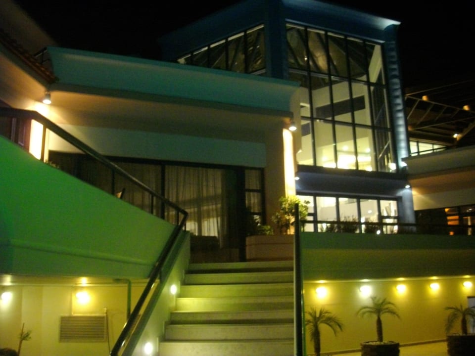 Aufgang zum Restaurant und Hauptbar  Rodos Princess Beach Hotel & Spa