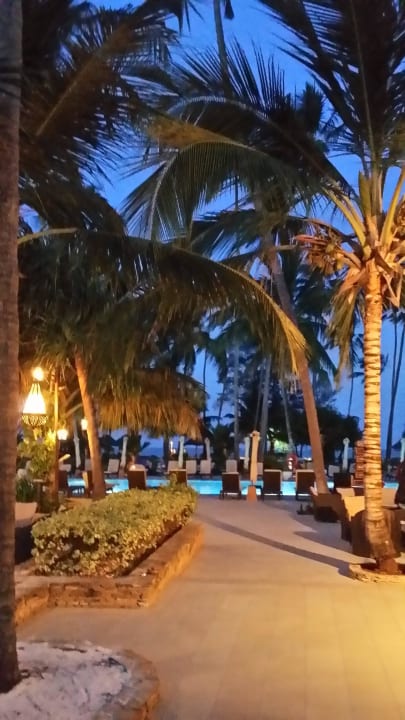 Weg zum Pool TUI Blue Bahari Zanzibar