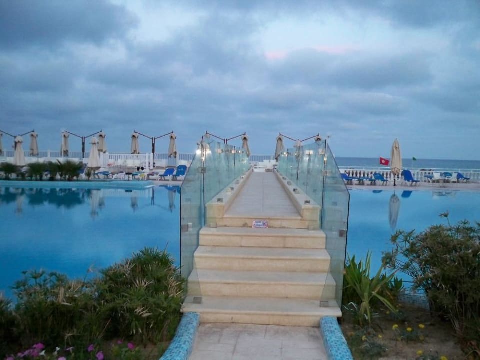 Brücke über den Pool Samira Club