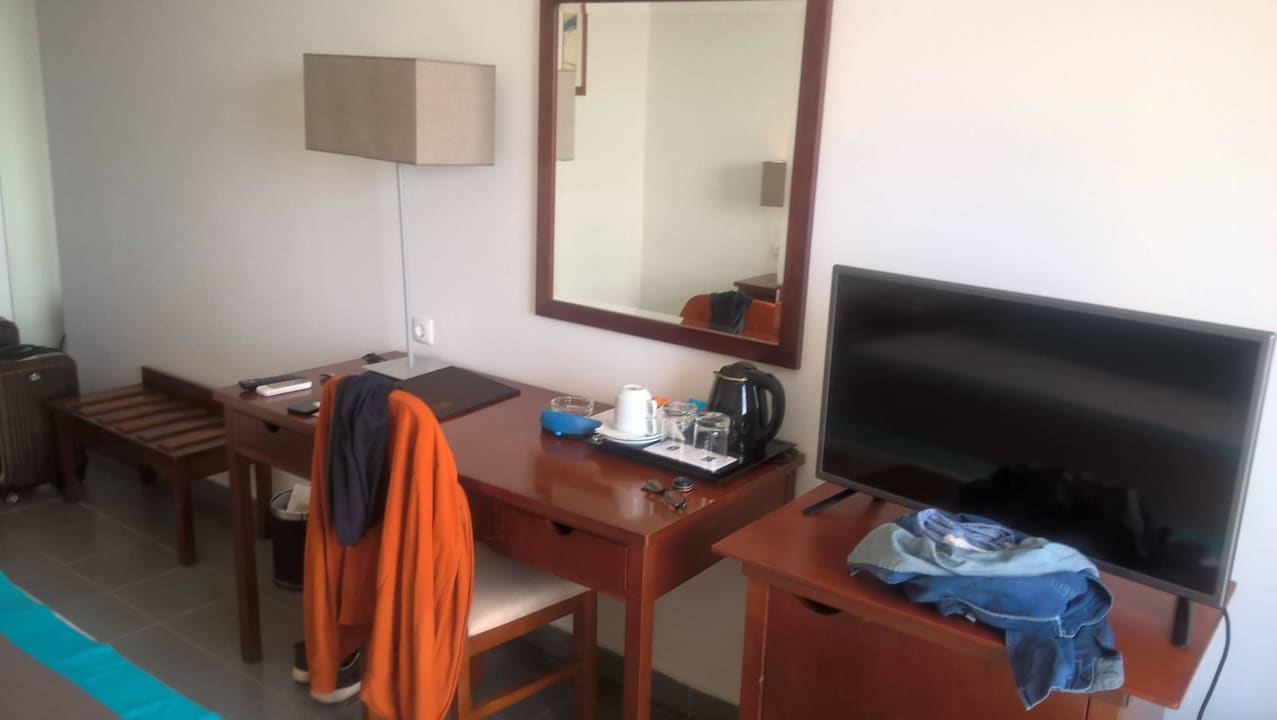 Schreibtisch Hotel Oasis Atlantico Praiamar