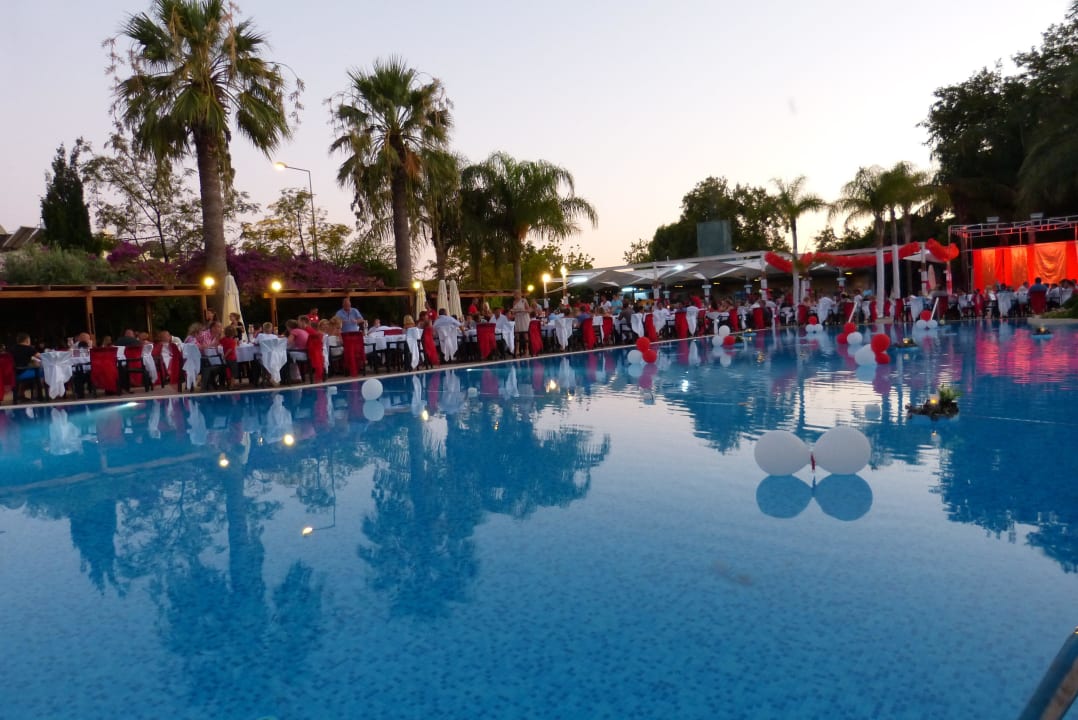 Galaabend am Pool mit riesigem Büffet Side Star Elegance