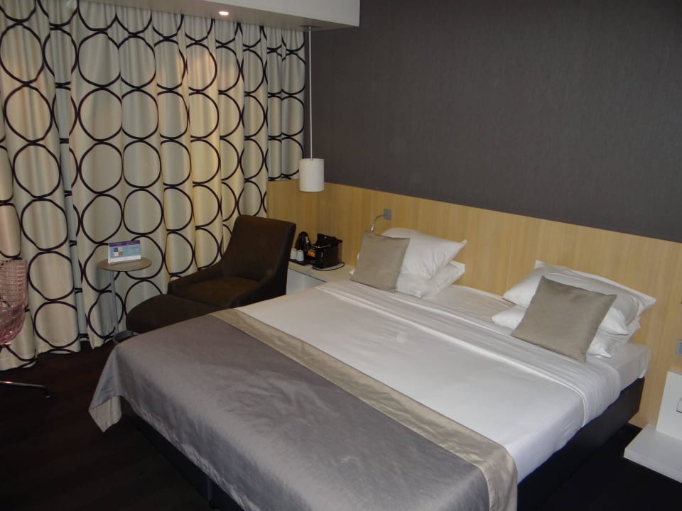 Bedroom Mercure Hotel Amsterdam City