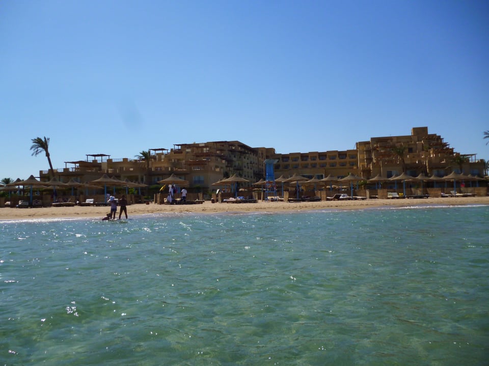 Blick vom Wasser aus das Hotel Imperial Shams Abu Soma