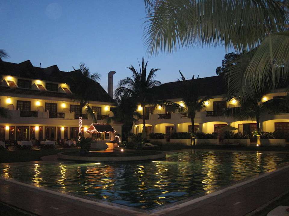 Abendaufnahme Pool Shinta Mani Resort