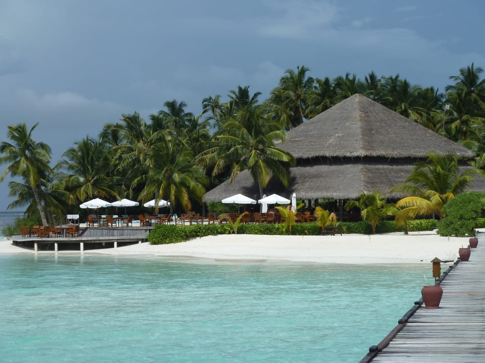 Restaurant und Pool Filitheyo Island Resort