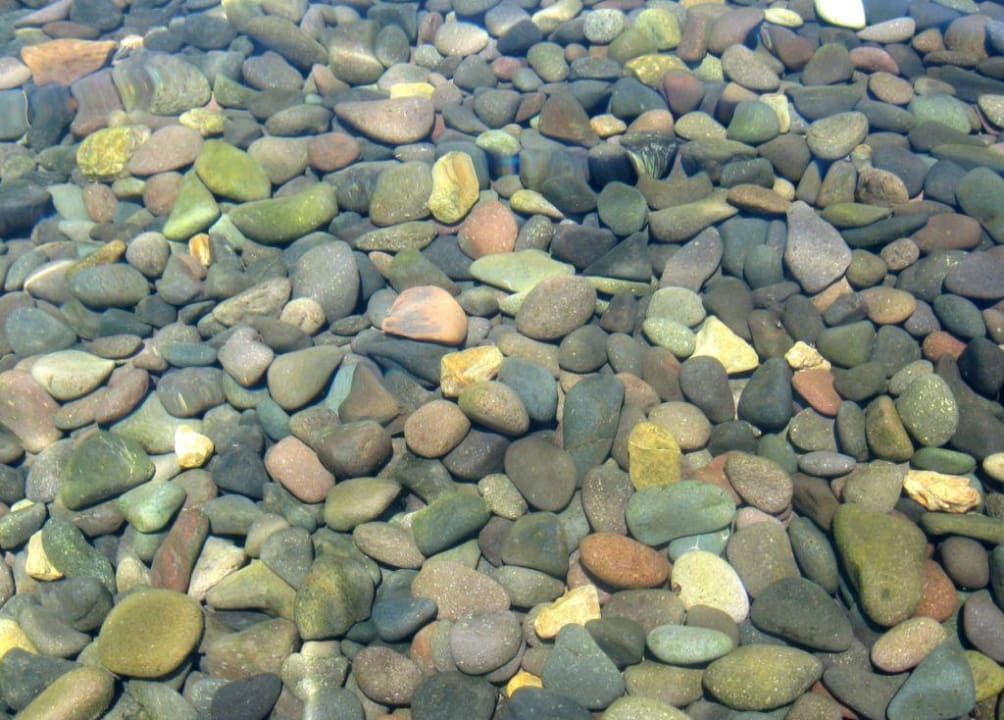 Bunte Steine - klares Wasser Hotel Molivos 1
