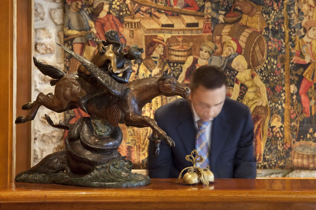 Welcome area, front desk Hotel Kleber Champs Elysees Tour Eiffel Paris