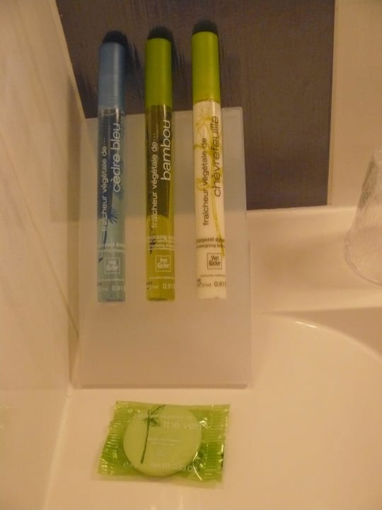 Duschgelauswahl im Bad Hotel Moris Grands Boulevards