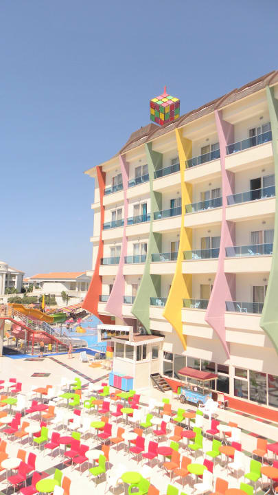 Theater Ramada Resort by Wyndham Side