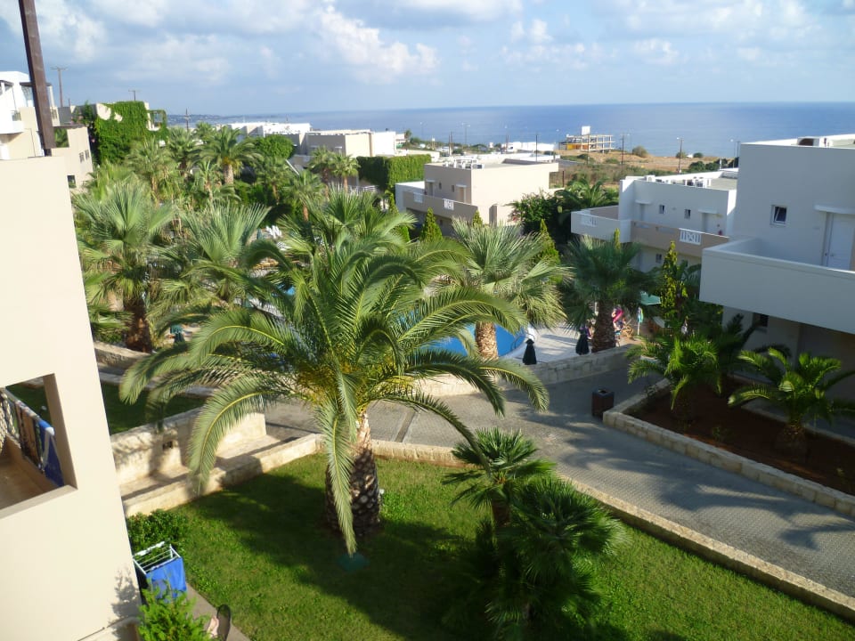 Blick vom Balkon 822 zum Entspannungspool Grand Hotel Holiday Resort