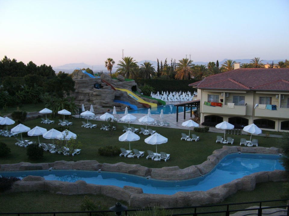Poolanlage mit Rutschen Melas Holiday Village