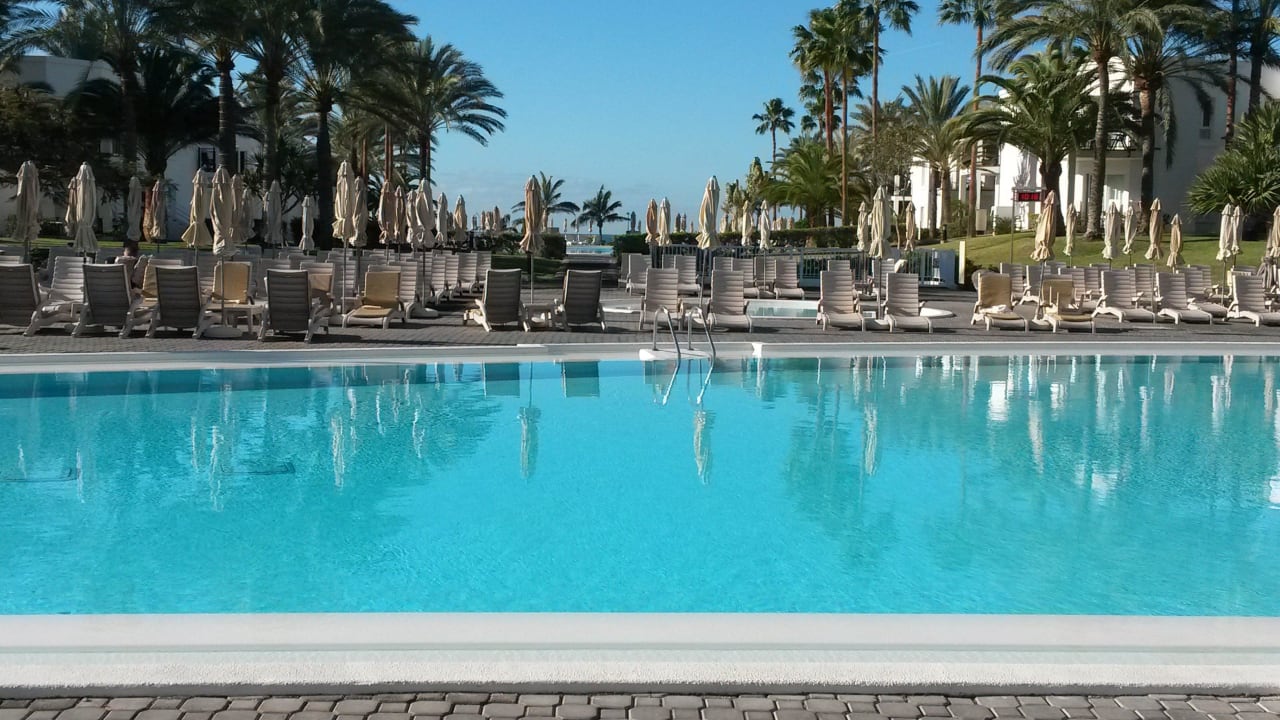 Poolanlage ausreichend groß Hotel Riu Palace Meloneras