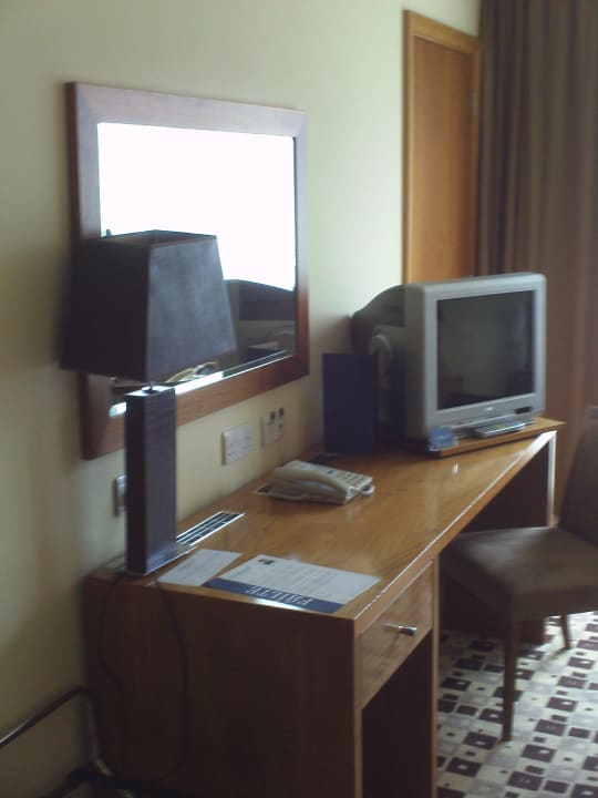 TV The Connacht Hotel