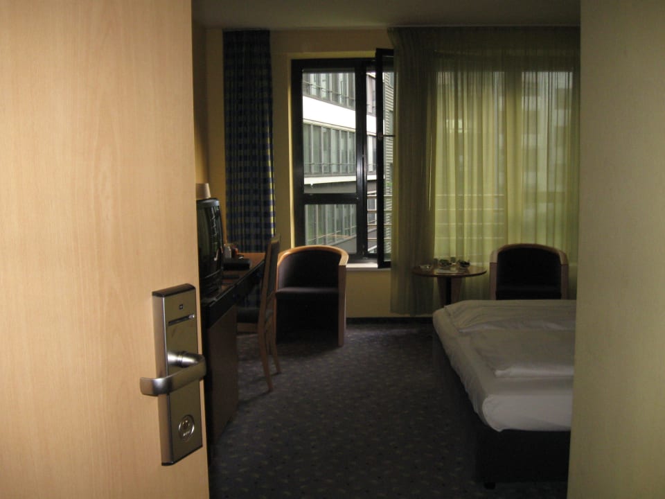 Blick ins Zimmer Vienna House Easy Berlin