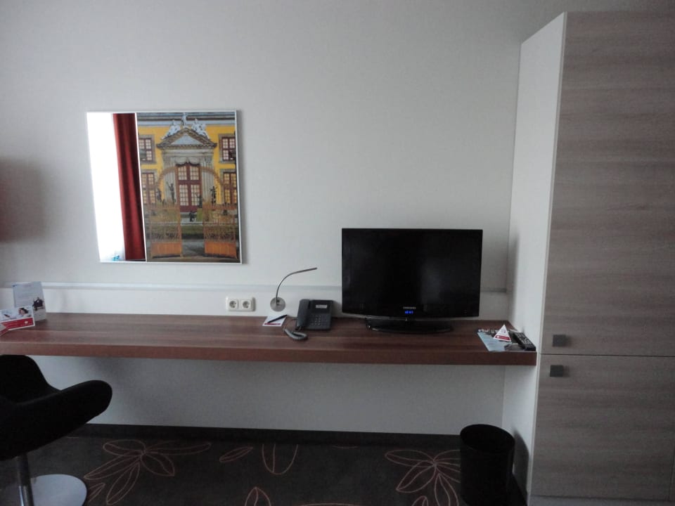 Pult mit TV H+ Hotel Hannover