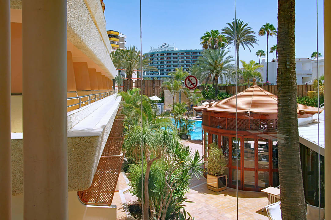 Pool-Blick Corallium Dunamar by Lopesan Hotels