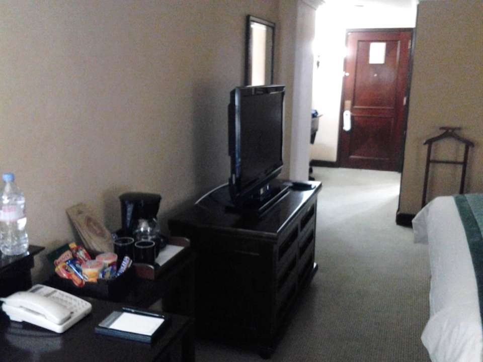 Minibar, snacks and working area Hotel InterContinental Guatemala