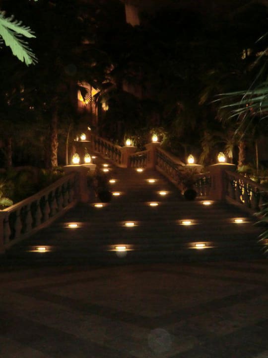 Treppe von der Lobby zum Pool Atlantis, The Palm