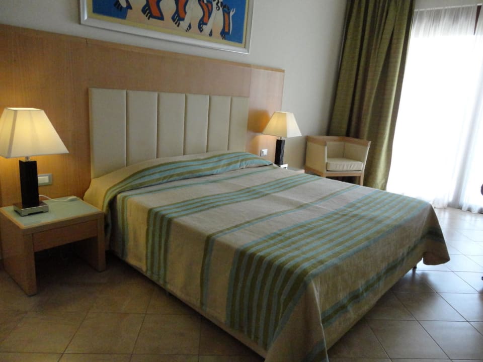 Łóżko z szafkami nocnymi Lindos Imperial Resort & Spa