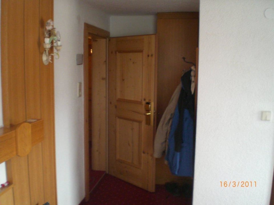 Zimmertür öffnet nur ca.60° Hotel Seefelderhof