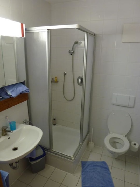 Das Bad, soweit ja schön Hotel Schliersberg Alm