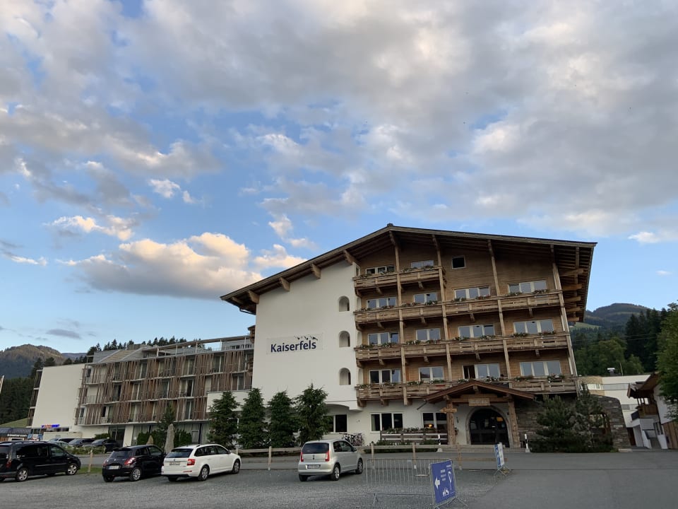 Außenansicht Alpenhotel Kaiserfels