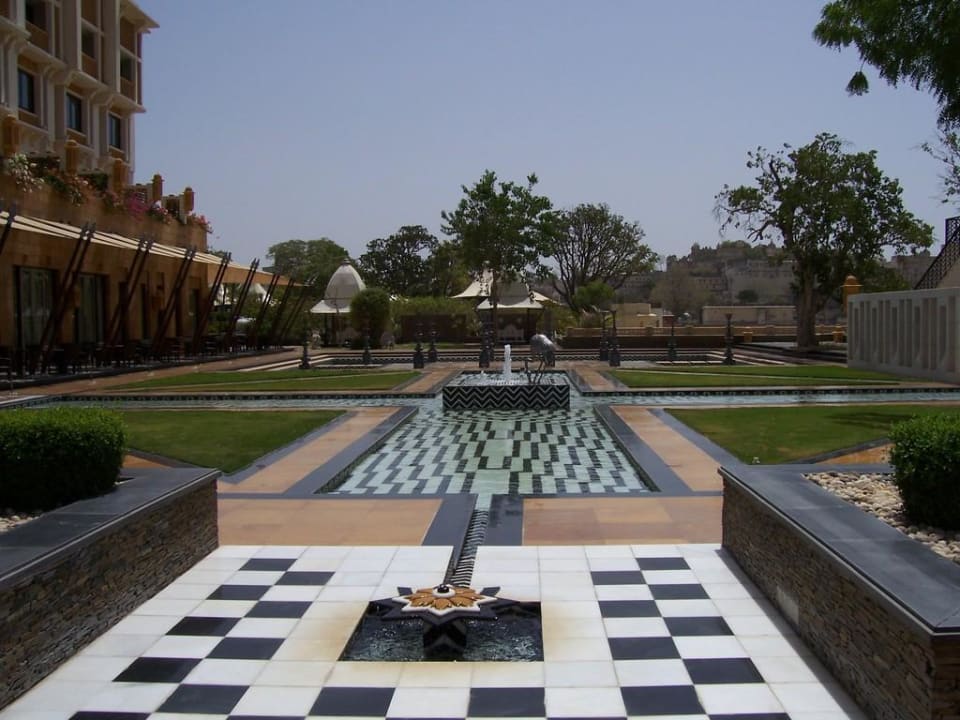 Wasserlauf im Garten The Leela Palace Udaipur