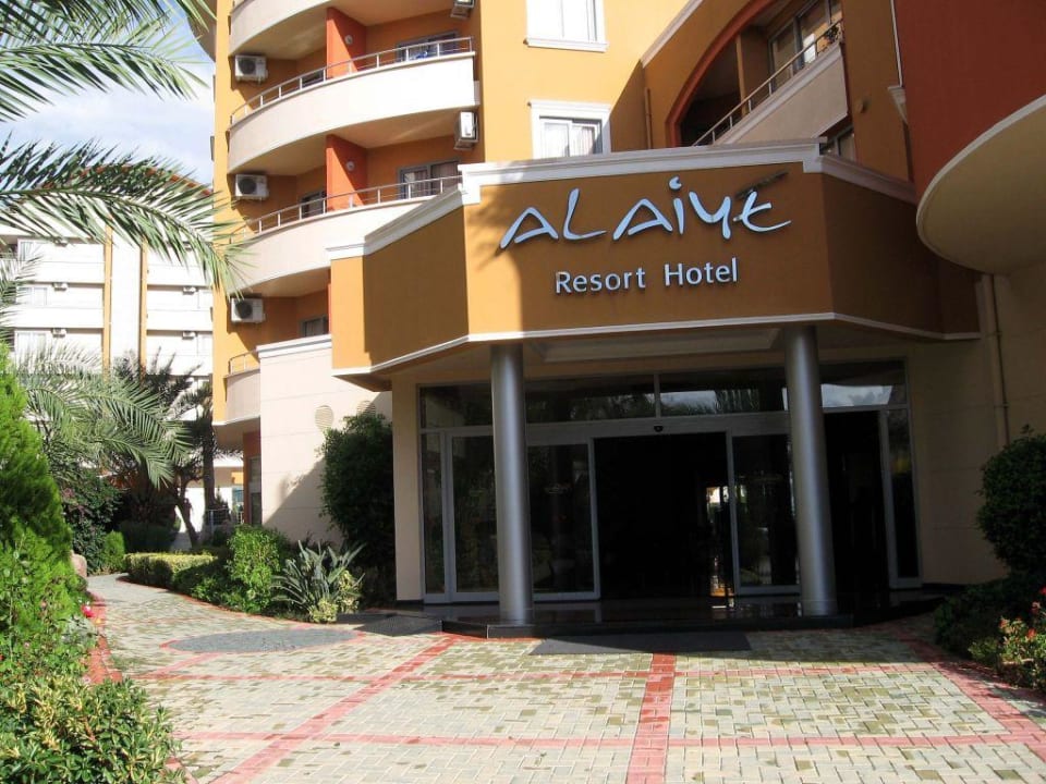 Eingang zum Hotel Alaiye Resort & Spa