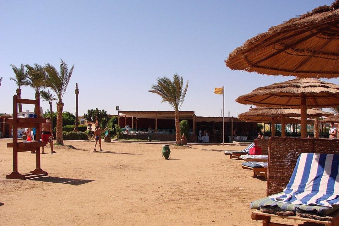 W tle beach bar Titanic Beach Spa & Aqua Park