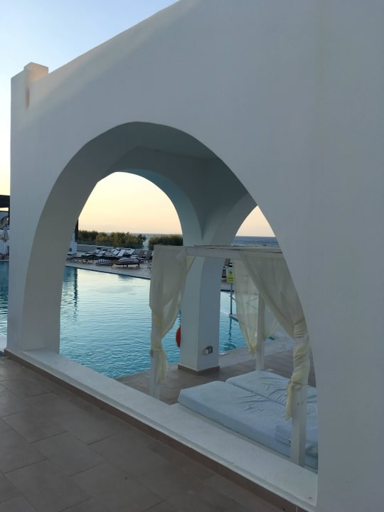 Daybed am Pool TUI BLUE Oceanis Beach and Spa Resort